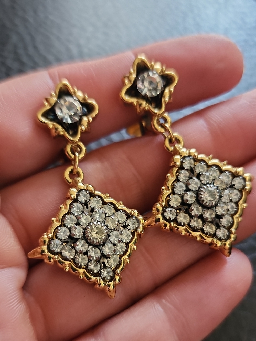 VTG Avon Gold-Tone Crystal Clip Earrings - Clear Crystal